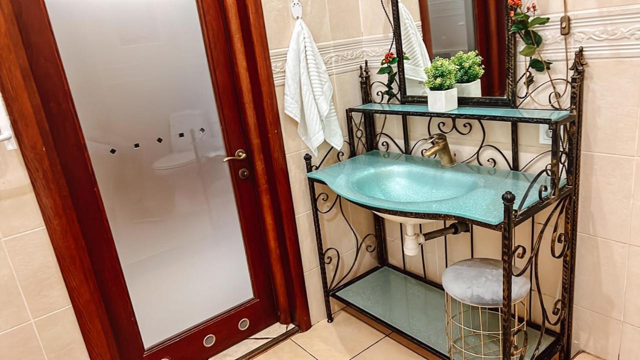 Apartment On Fedorova Kiev Luaran gambar